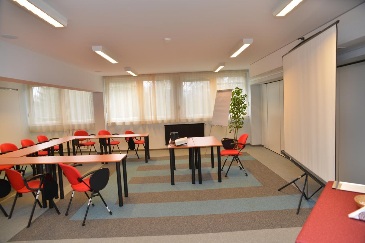 Otp Hotel Budapest Bagian luar foto