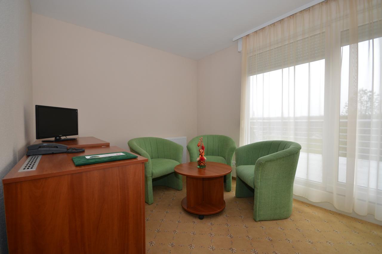 Otp Hotel Budapest Bagian luar foto