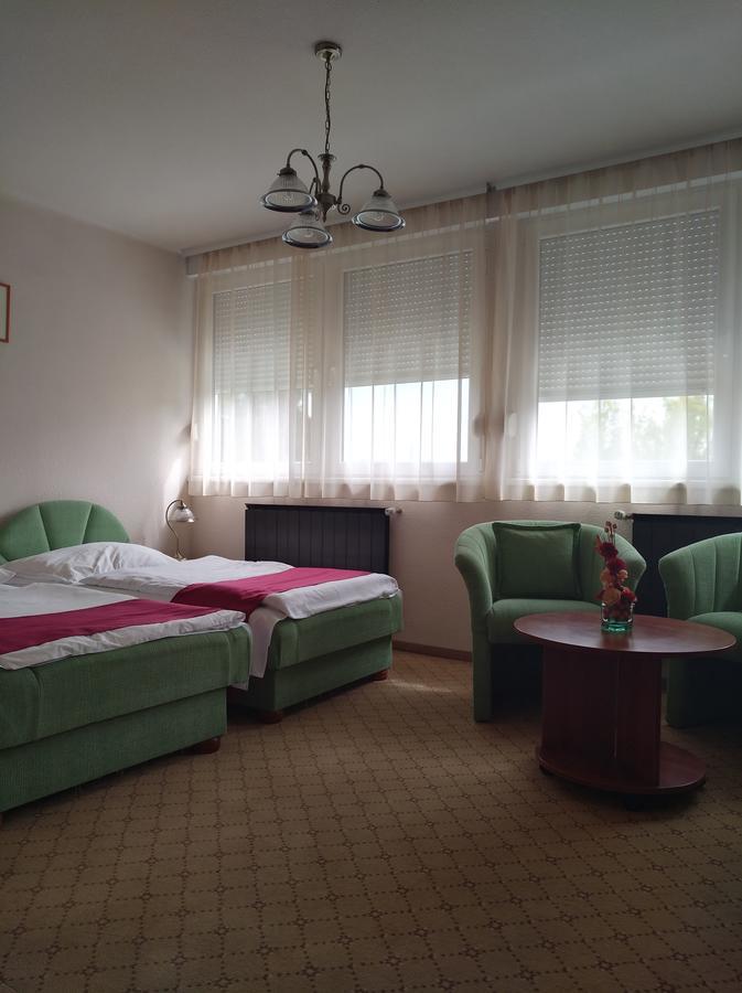 Otp Hotel Budapest Bagian luar foto