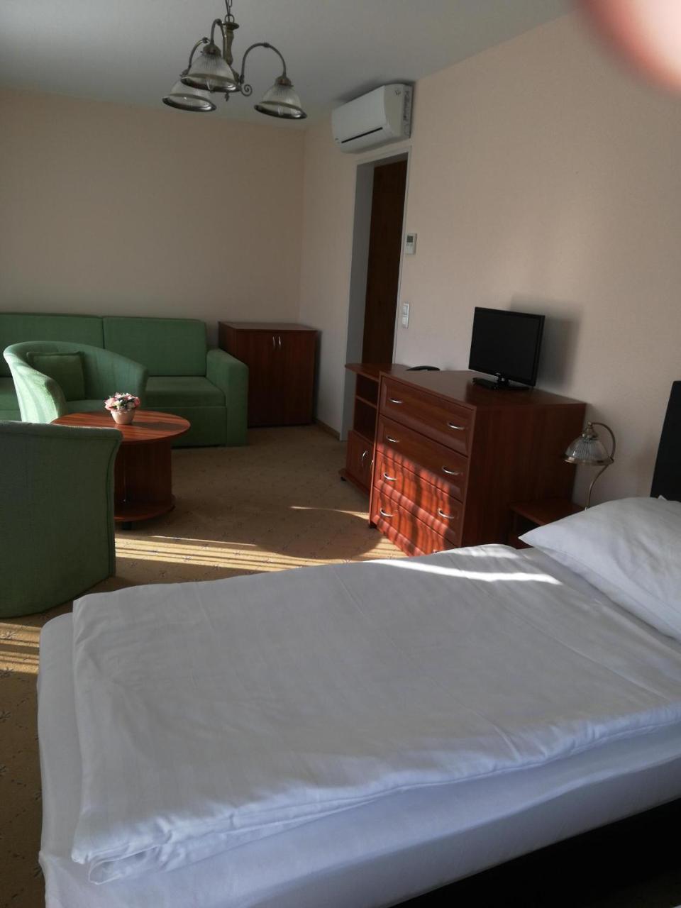 Otp Hotel Budapest Bagian luar foto