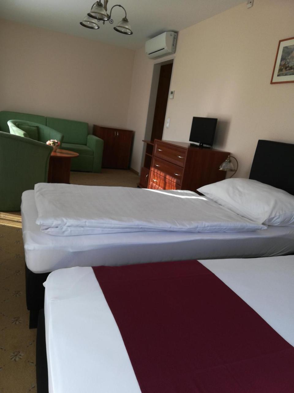 Otp Hotel Budapest Bagian luar foto